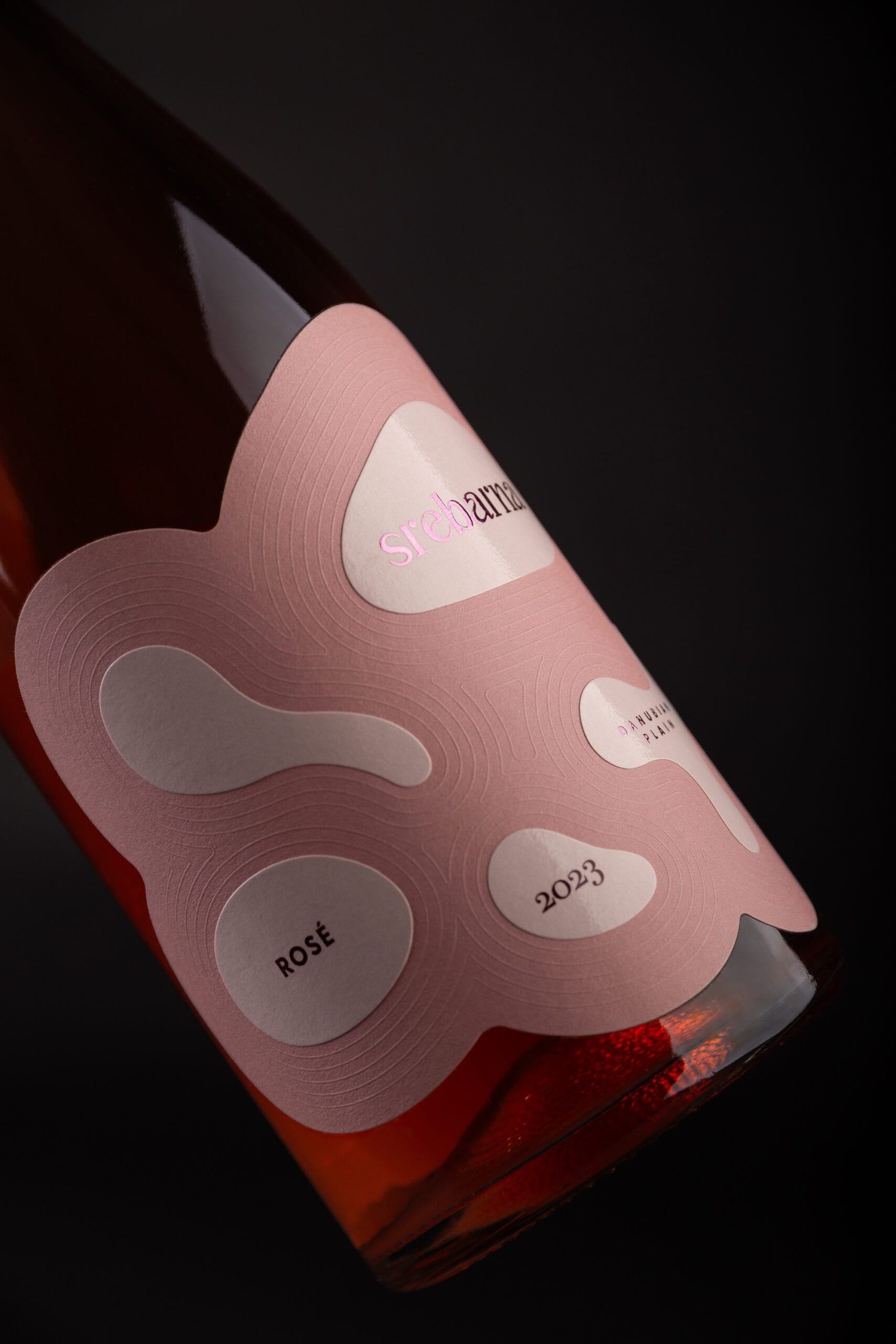 Image 4: Foxtrot Studio wine label design for Srebarna Rosé — tactile label close-up