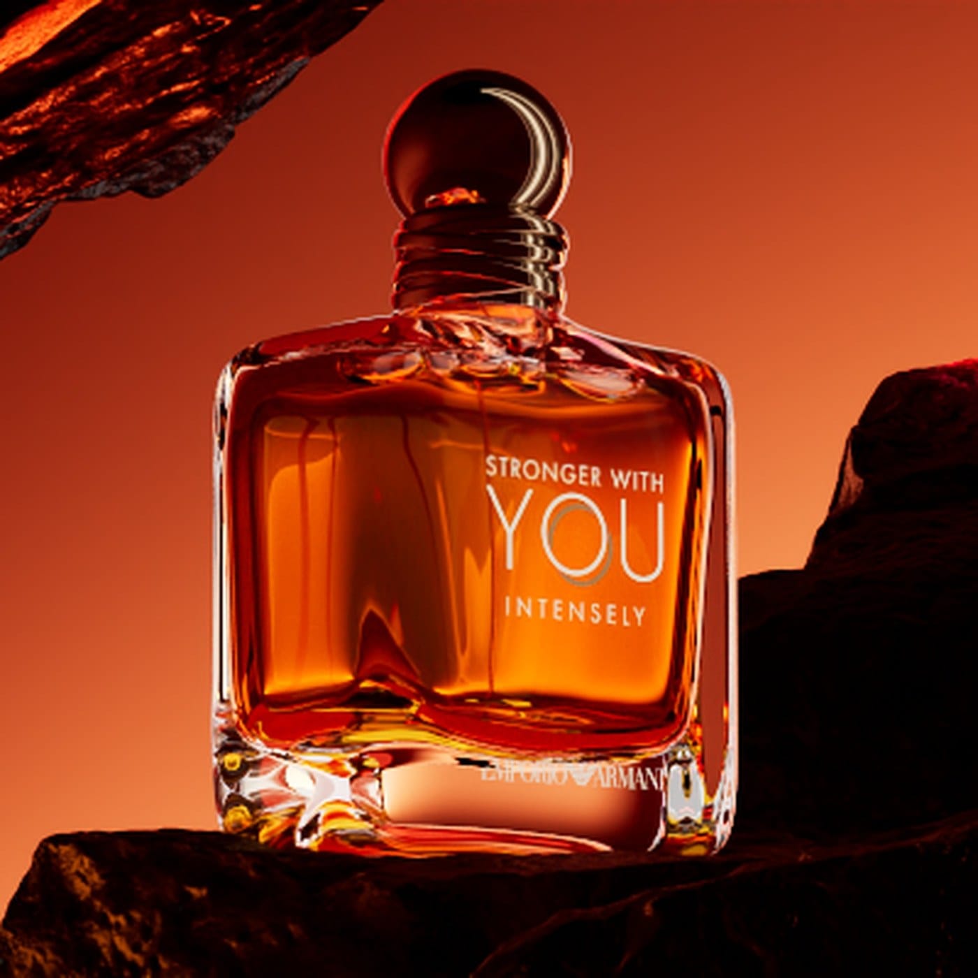 Image 4: Egor Brodunov's Perfume CGI Treats Glass Like a Study in Light