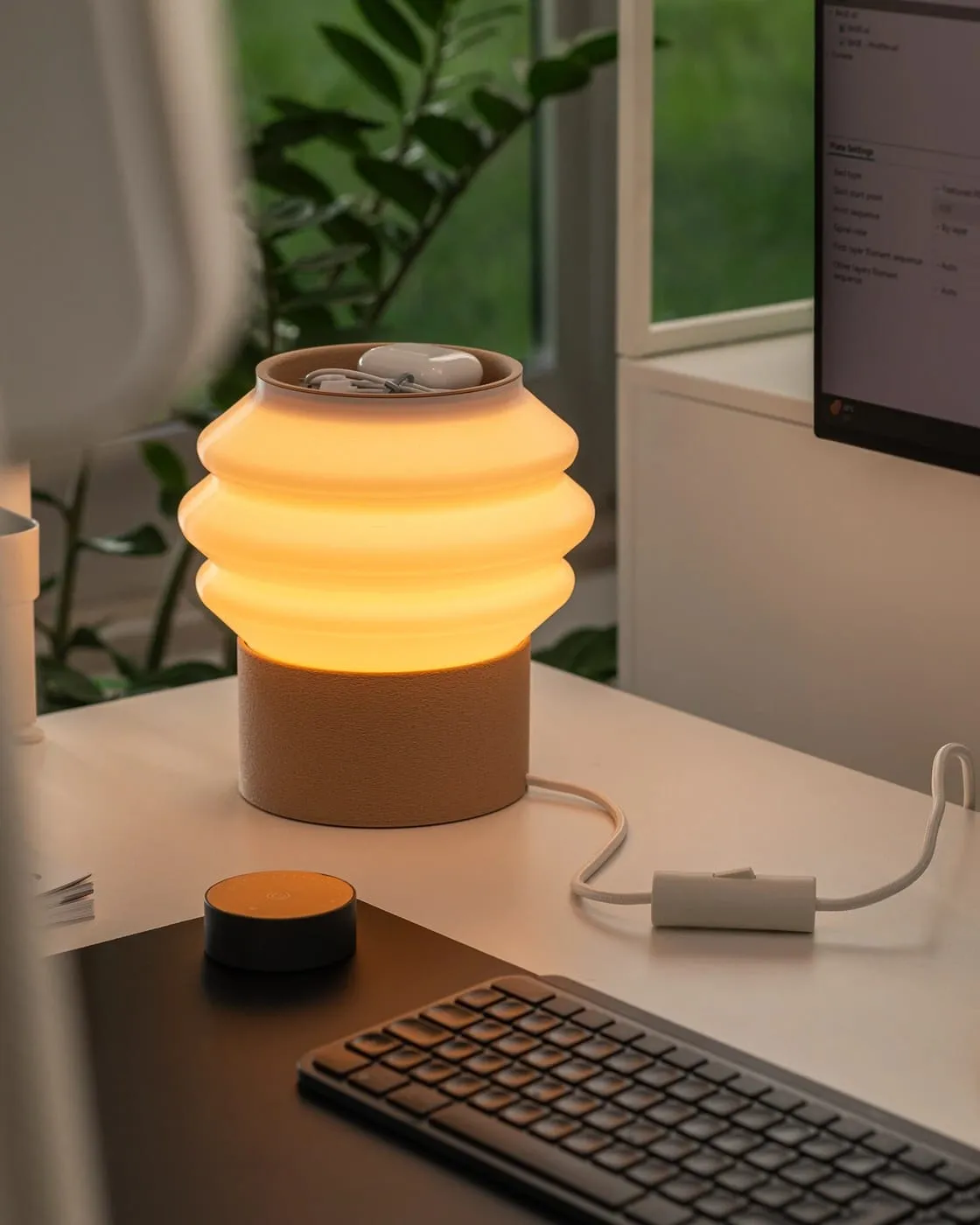 Đèn bàn 3D in: Sự kết hợp giữa lưu trữ và ánh sáng mềm mại