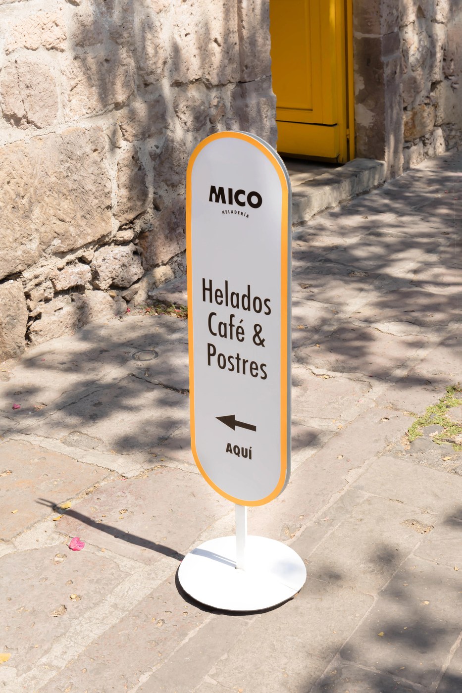 Image 7: MICO HELADERÍA context shot — brand identity design by Mingo Estudio