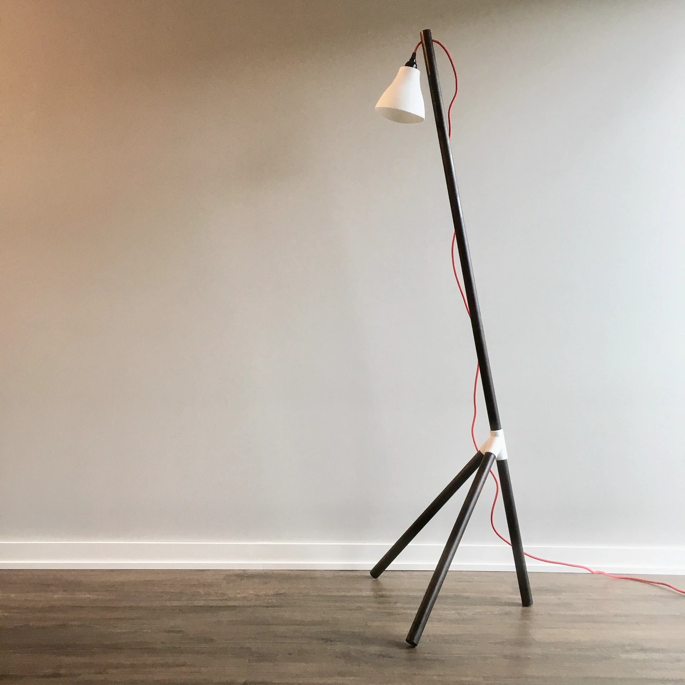 Image 5: 3D printed lamp architectural lines and design concept