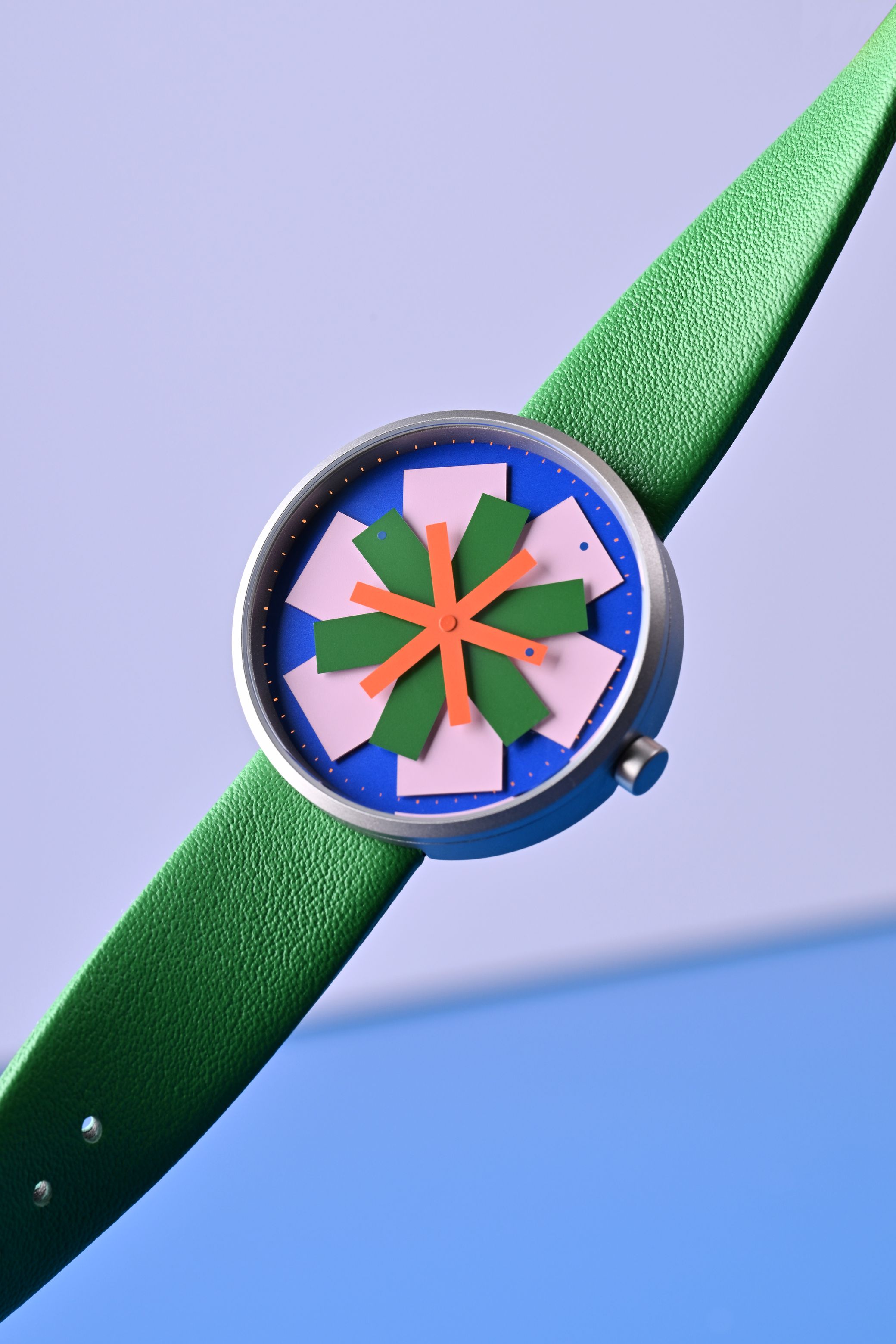 Image 4: Sleek packaging design for the stellar watch featuring matching line-art star graphic