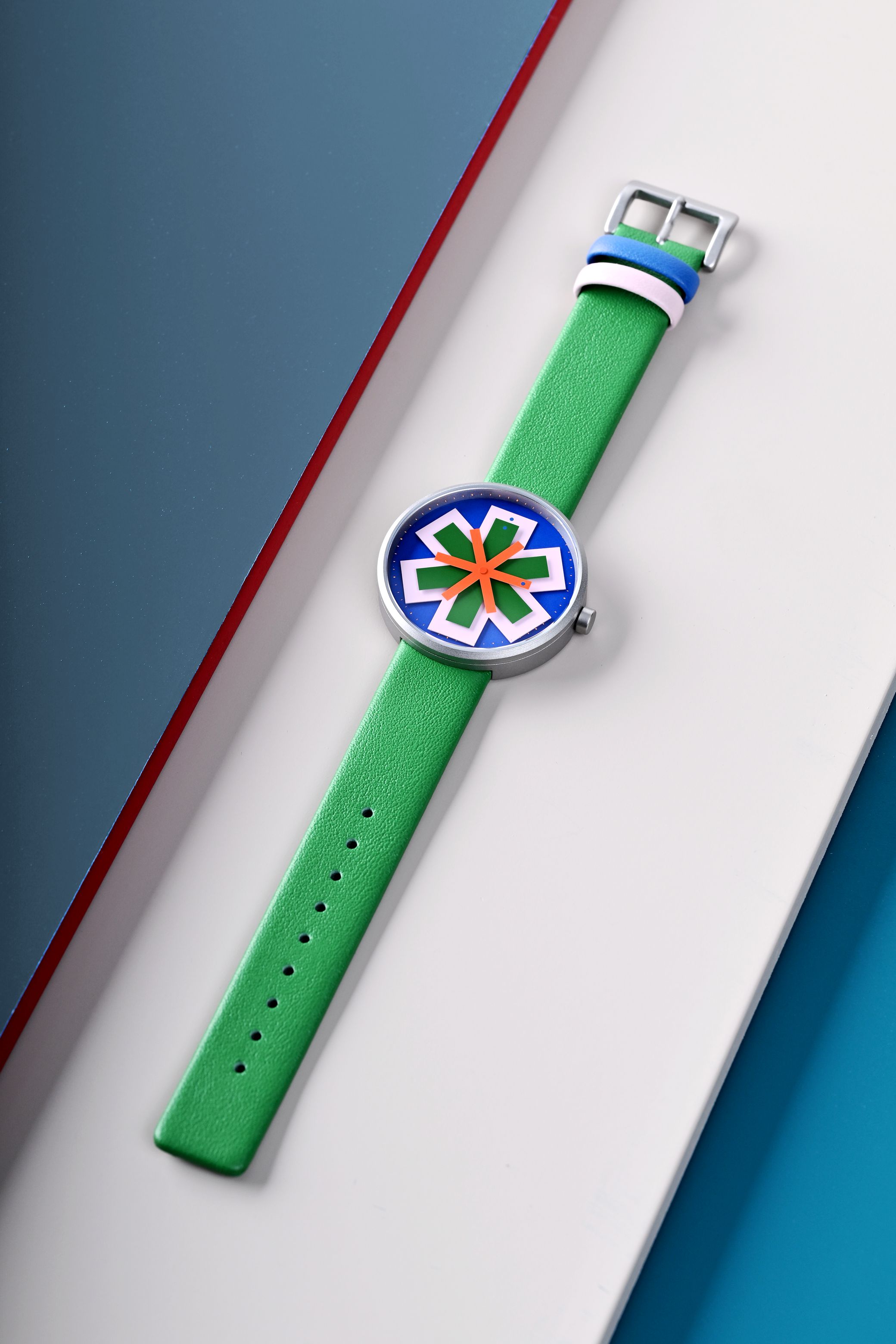 Image 5: Alternative studio mockup photo displaying stellar watch hands layout alignment design