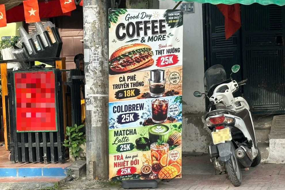 Làn Sóng Biển Hiệu AI Đổ Bộ Phố Phường: Tiện Thì Có Tiện Nhưng Sao Nhìn "Giả Trân" Quá Vậy? - Image 8: Biển hiệu AI xuất hiện dày đặc, người dùng ám ảnh vì vẻ giả tạo - 1