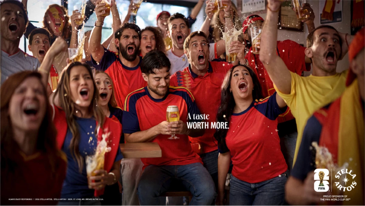 Image 3: Stella Artois Closes Its FIFA World Cup Sponsorship With a Kiss for the Fans
