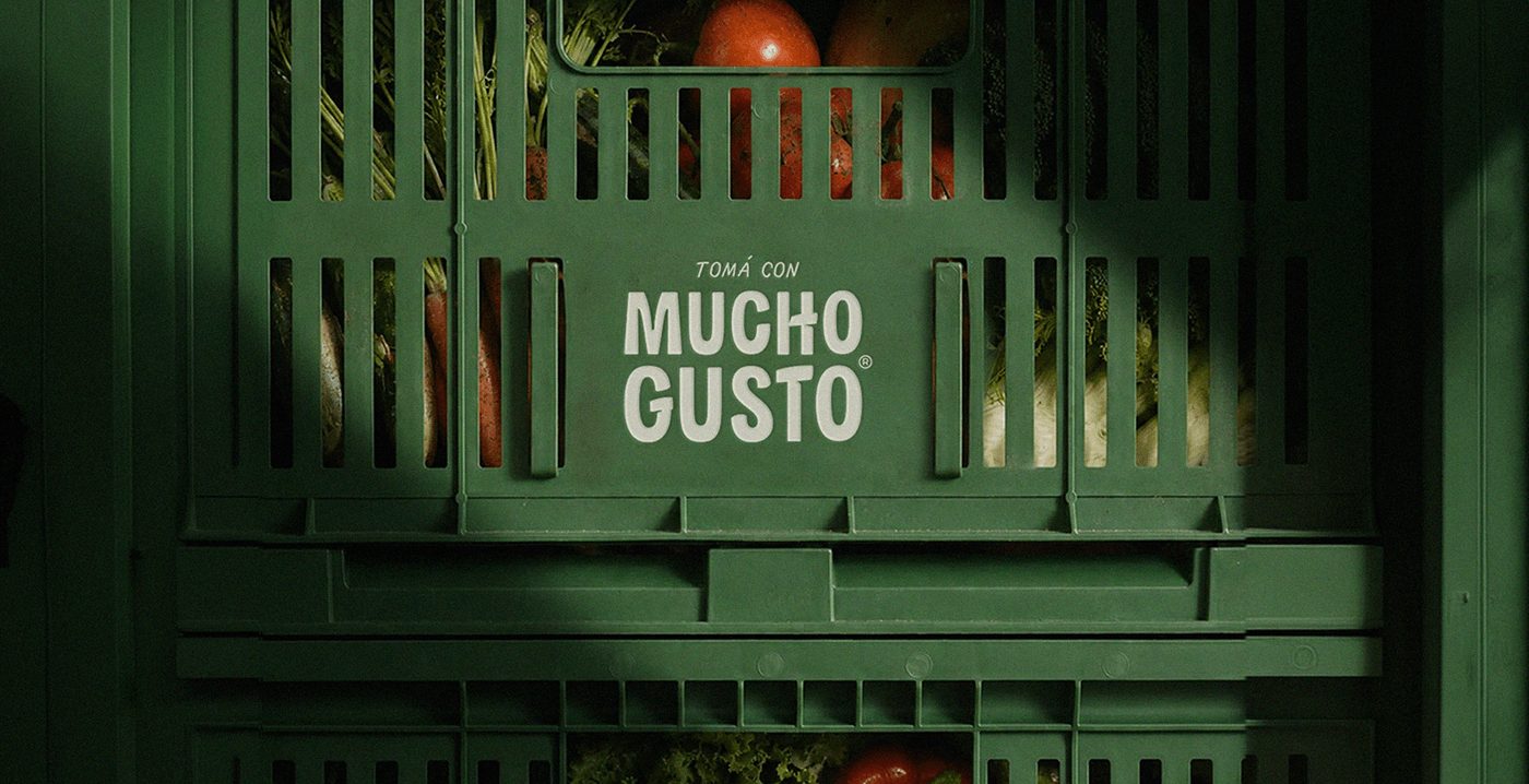 Image 1: Mucho Gusto beverage branding crate with printed logo mark