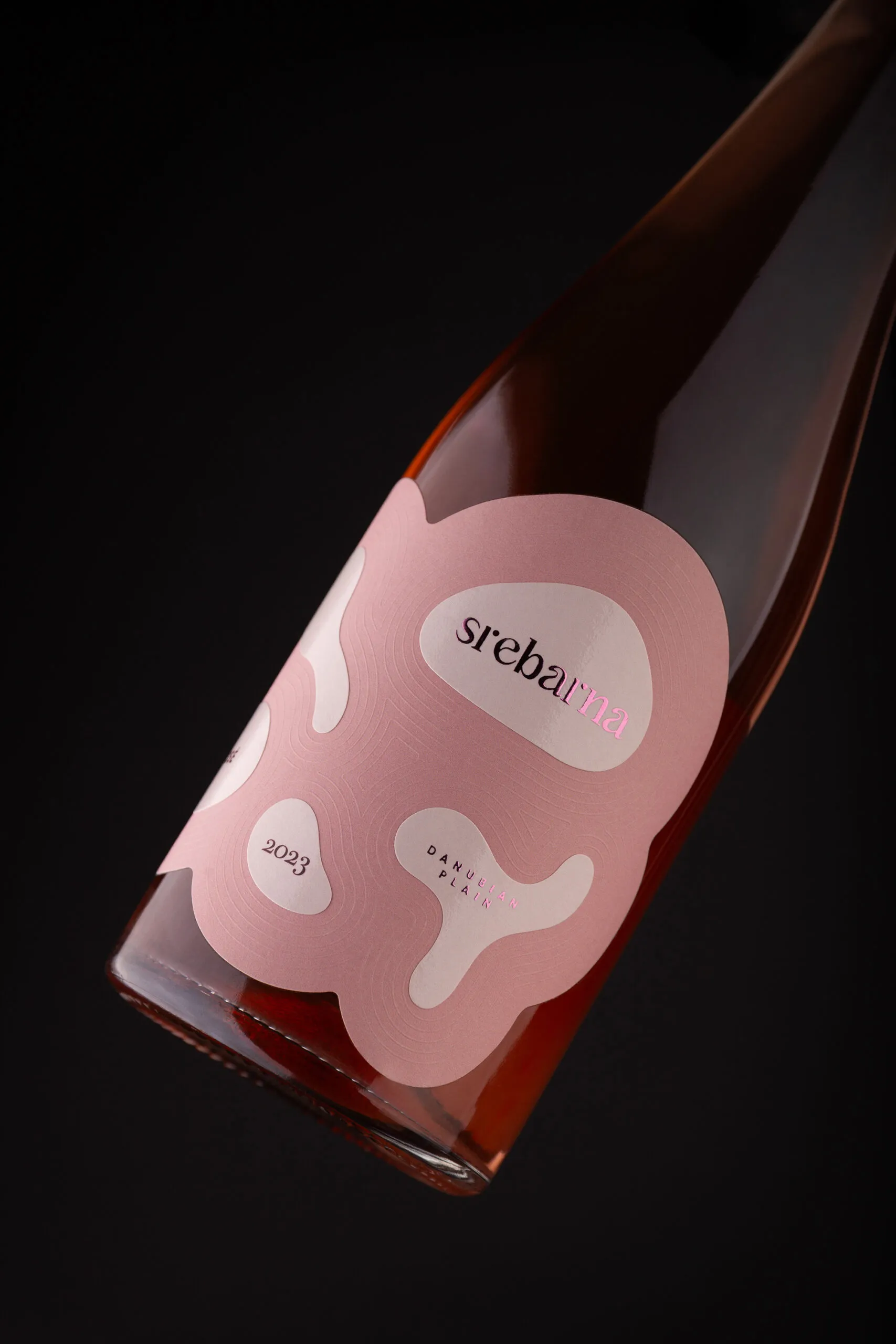 Img06 - Srebarna Rosé – Packaging Design Shaped by the Ripples of the Lake