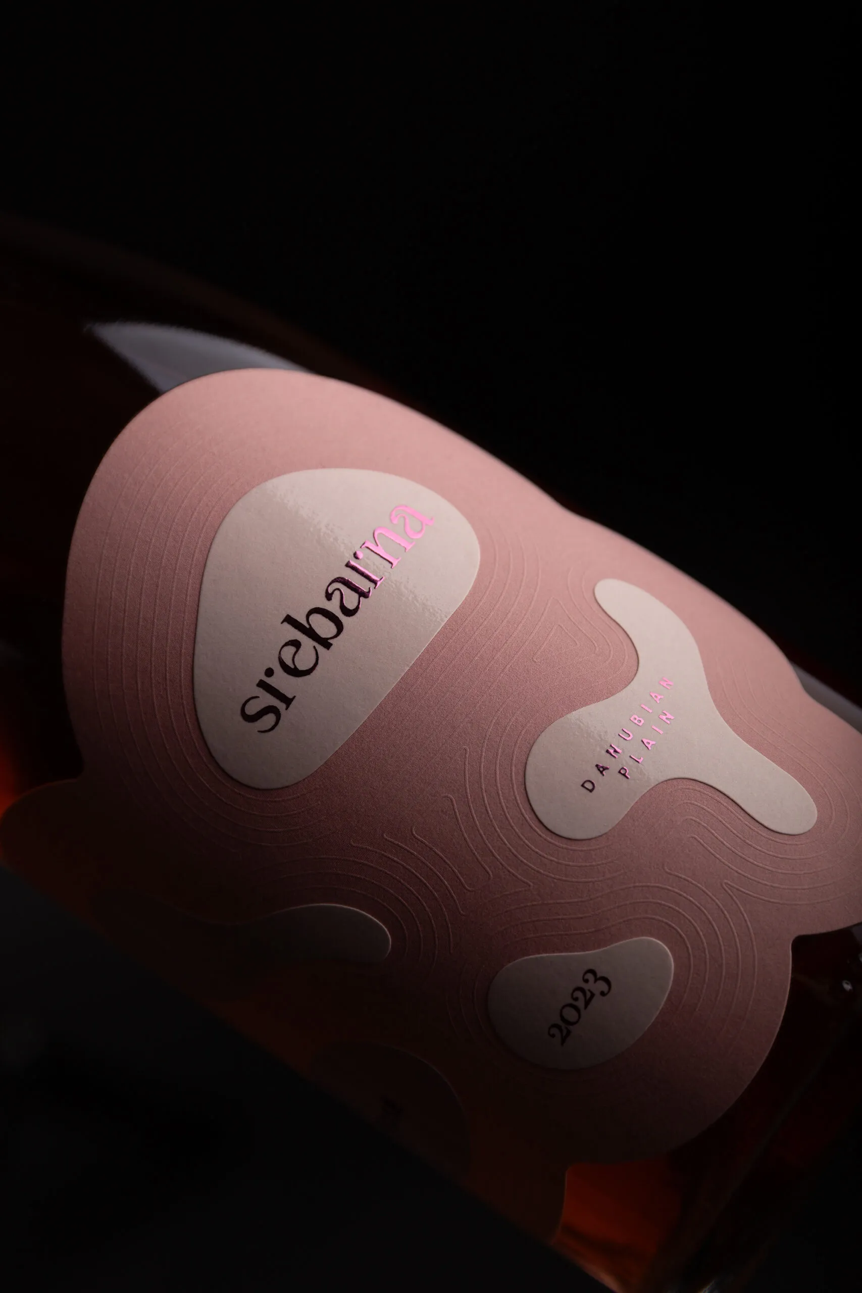Img07 - Srebarna Rosé – Packaging Design Shaped by the Ripples of the Lake