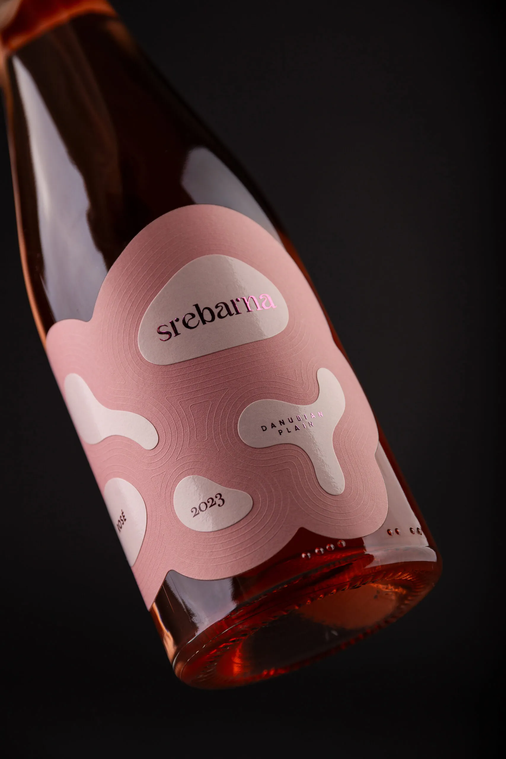 Img09 - Srebarna Rosé – Packaging Design Shaped by the Ripples of the Lake