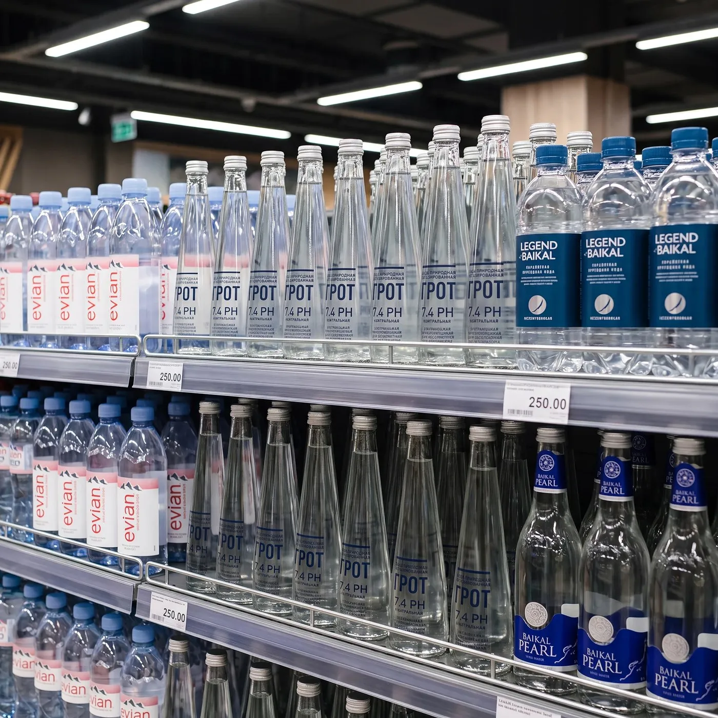 Img02 - GROT Premium Water: High-Tech Minimalism and Smart Packaging by Mariya Churilo
