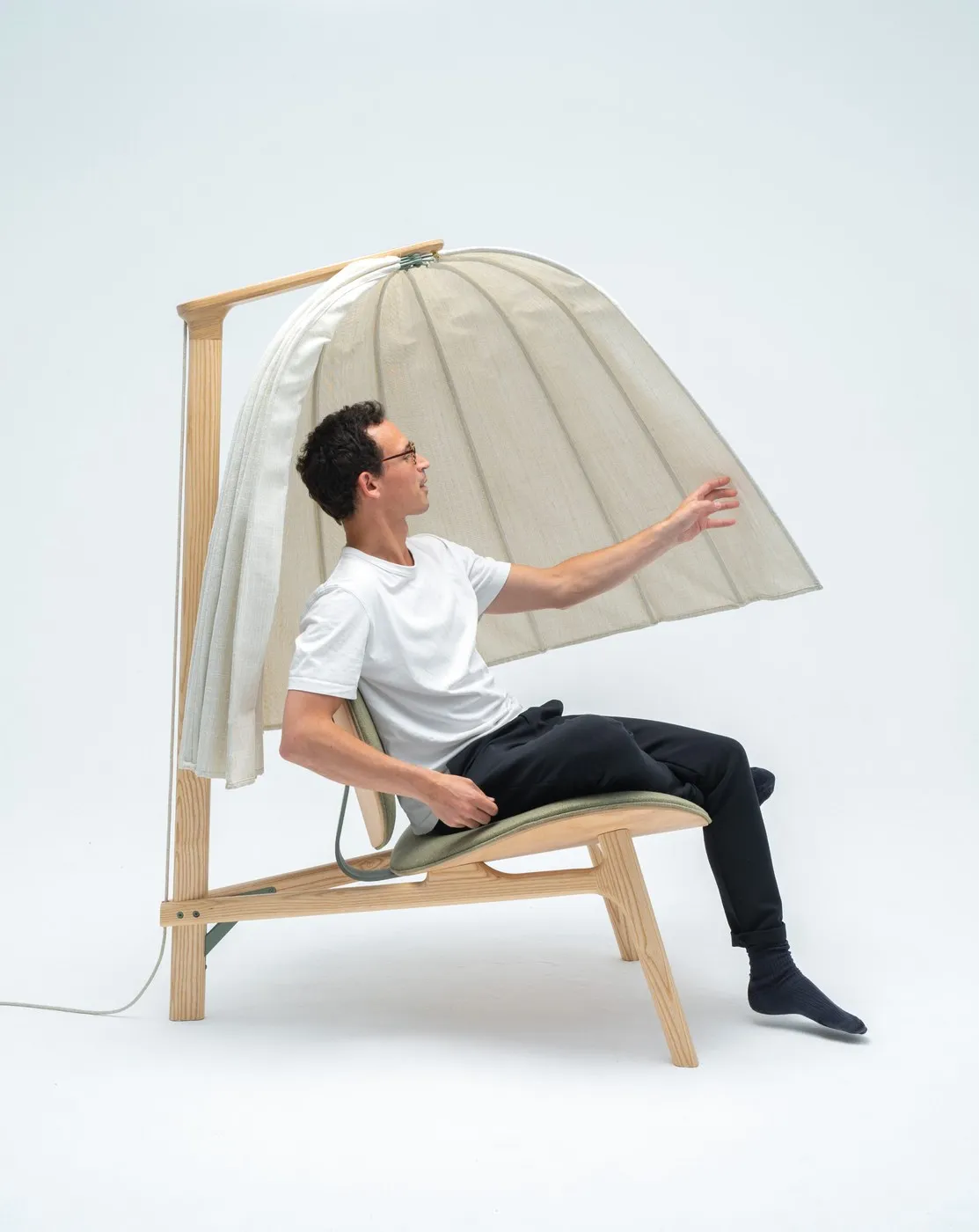 Img03 - Shanti Meditation Chair by Futurewave: An Acoustic Cocoon for Modern Spaces