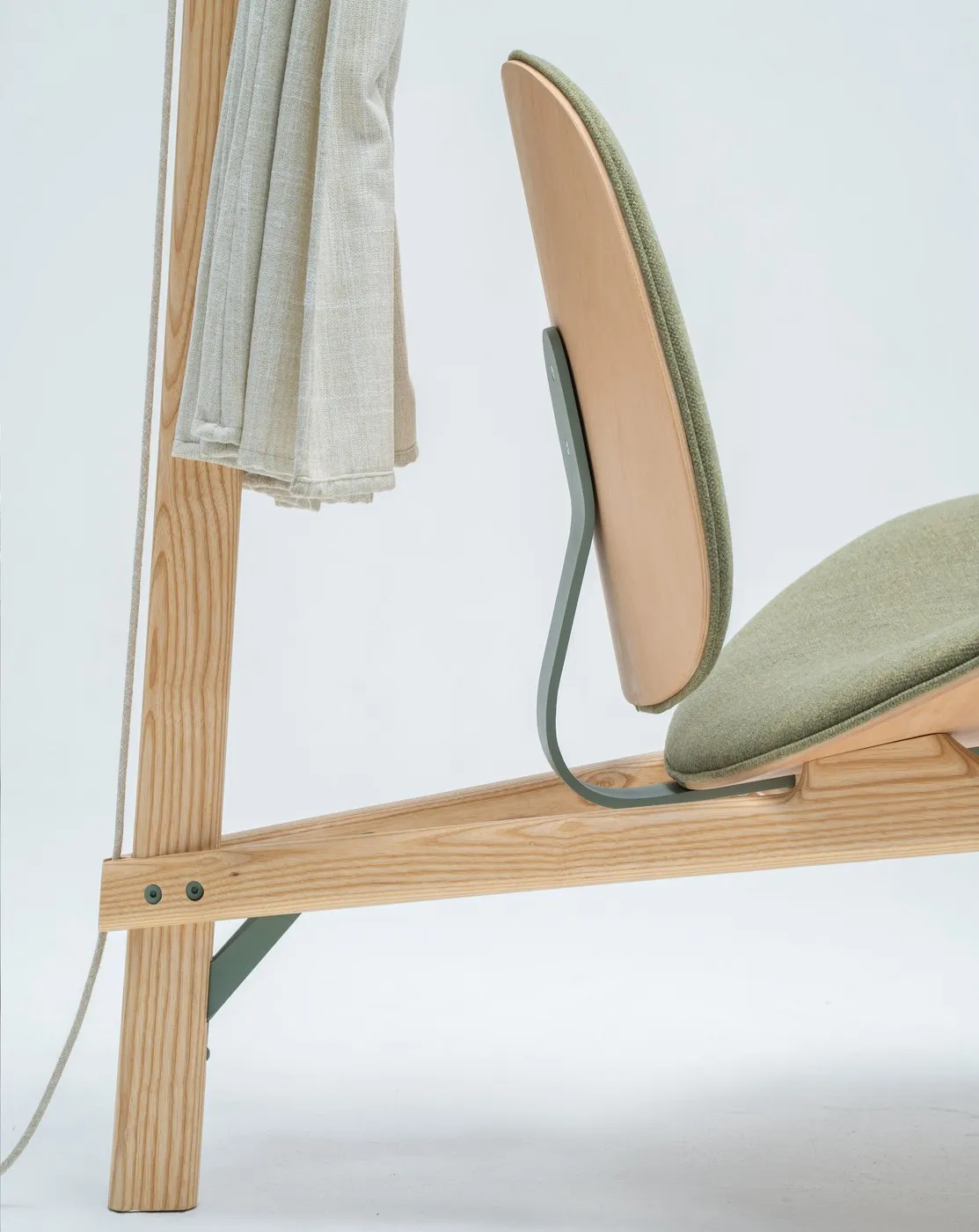 Img07 - Shanti Meditation Chair by Futurewave: An Acoustic Cocoon for Modern Spaces