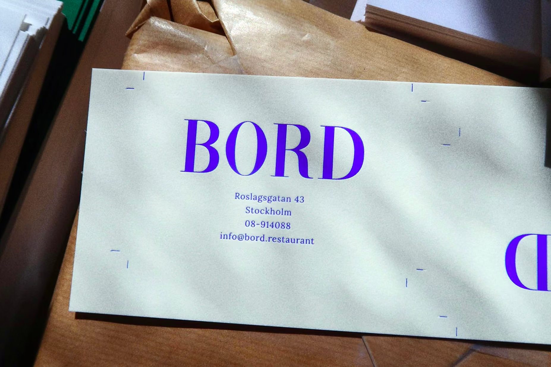 Image 3: Bord restaurant visual branding business card print proof with crop marks